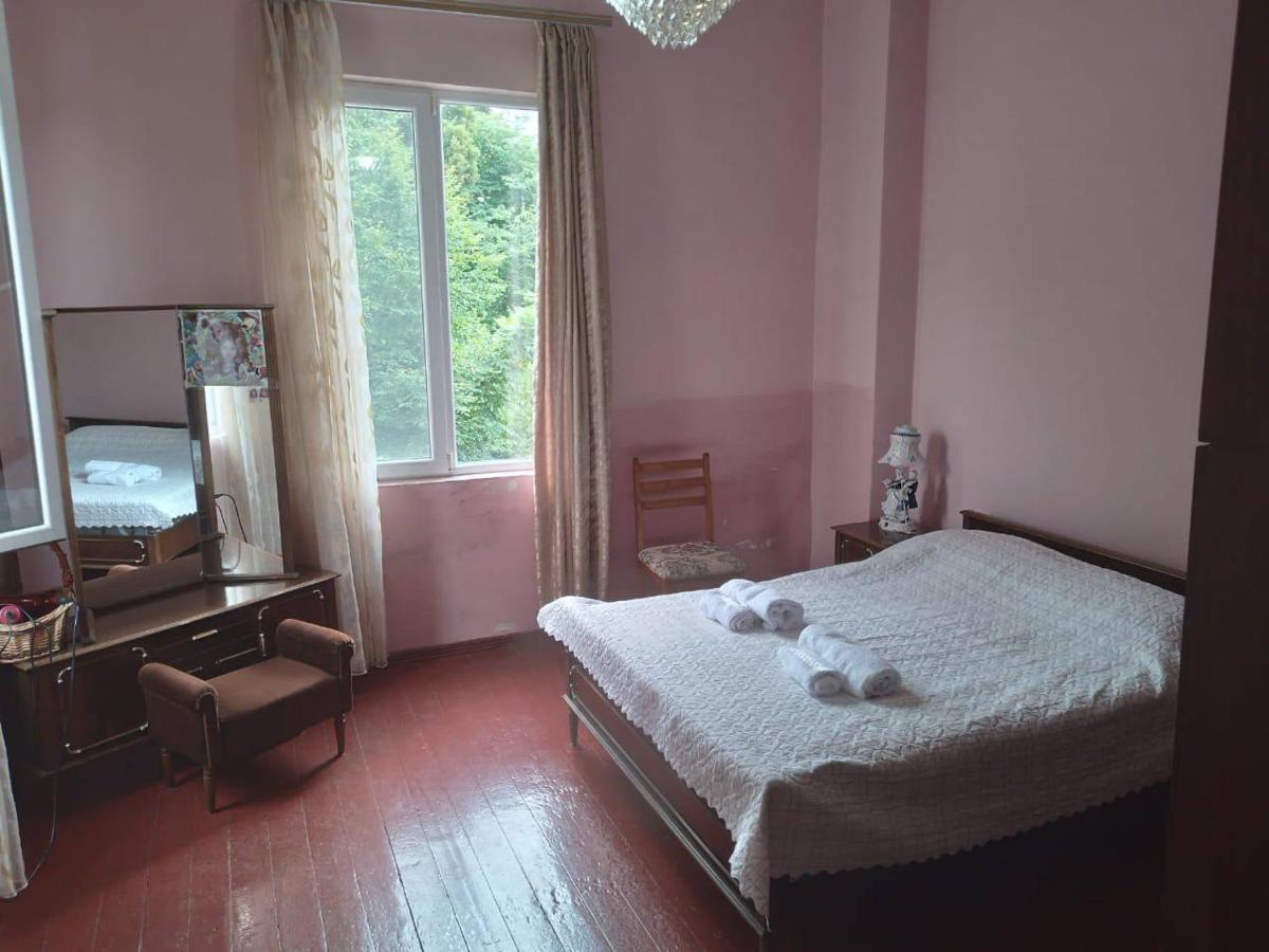 Merabi And Neli Guest House Makhinjauri Eksteriør billede