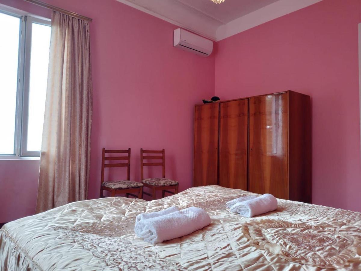 Merabi And Neli Guest House Makhinjauri Eksteriør billede
