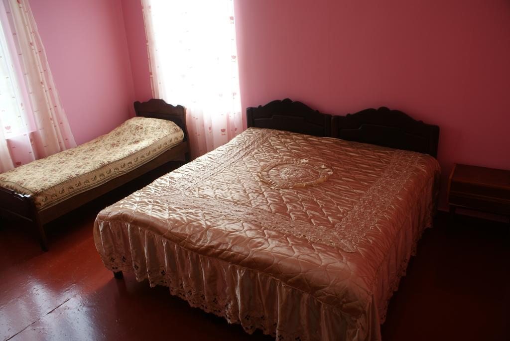 Merabi And Neli Guest House Makhinjauri Værelse billede
