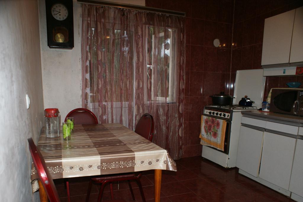 Merabi And Neli Guest House Makhinjauri Værelse billede
