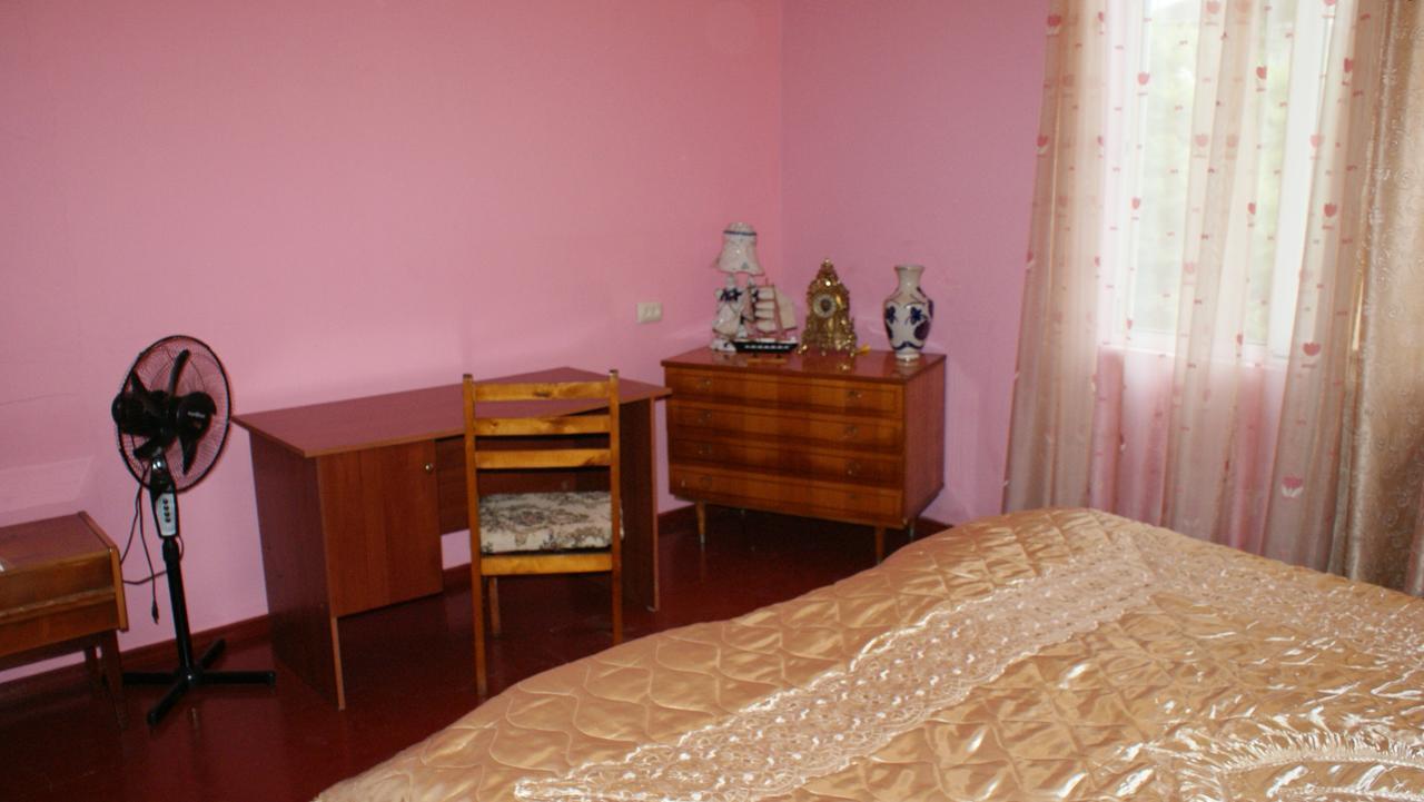 Merabi And Neli Guest House Makhinjauri Eksteriør billede