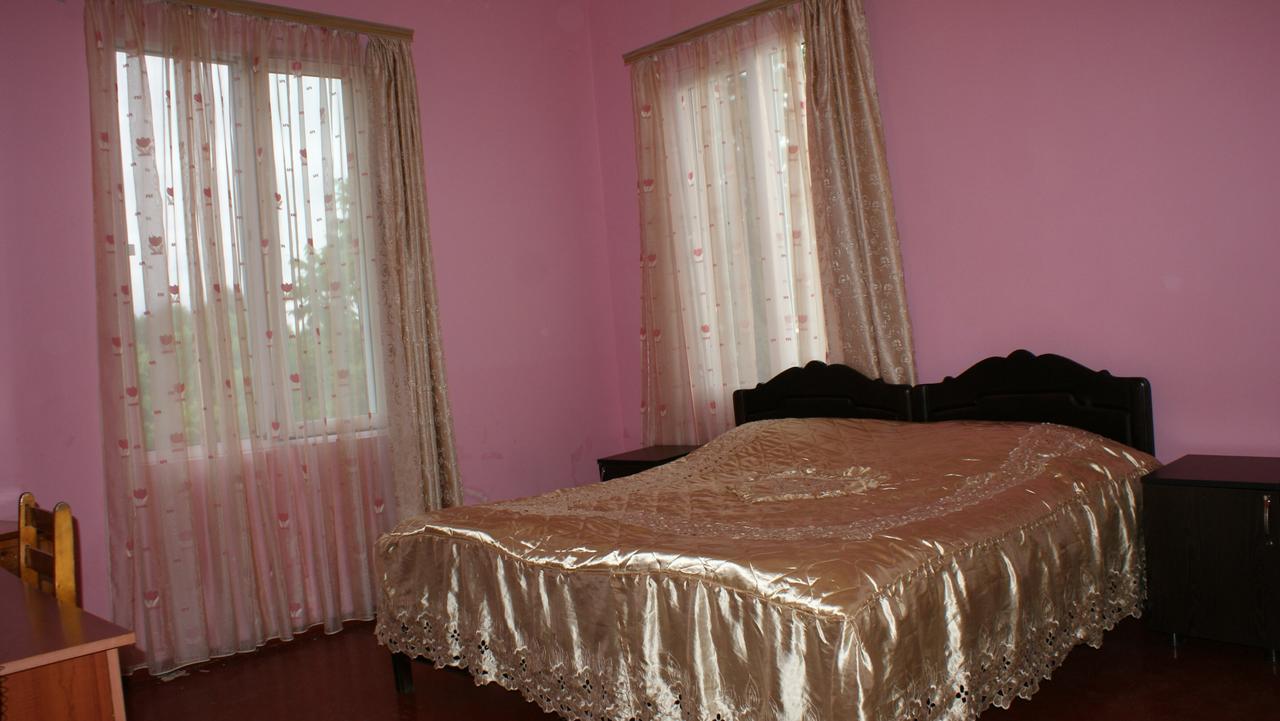 Merabi And Neli Guest House Makhinjauri Eksteriør billede