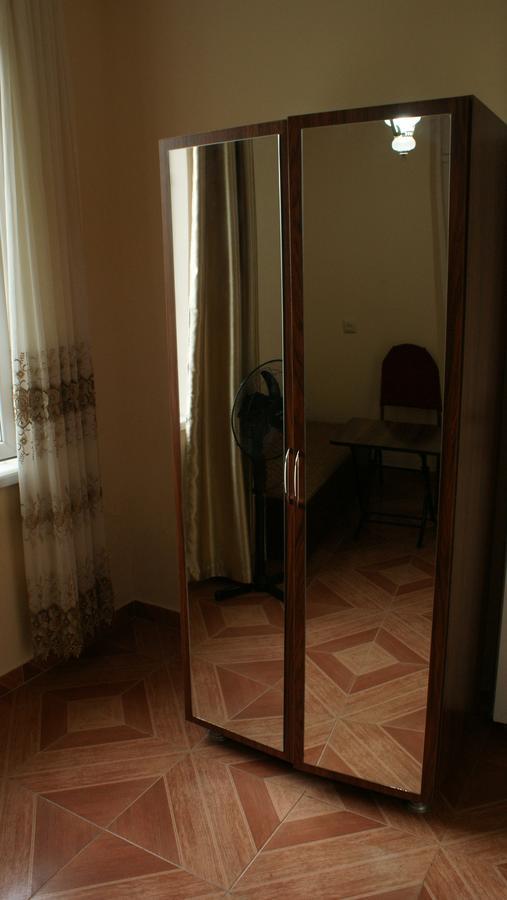 Merabi And Neli Guest House Makhinjauri Eksteriør billede